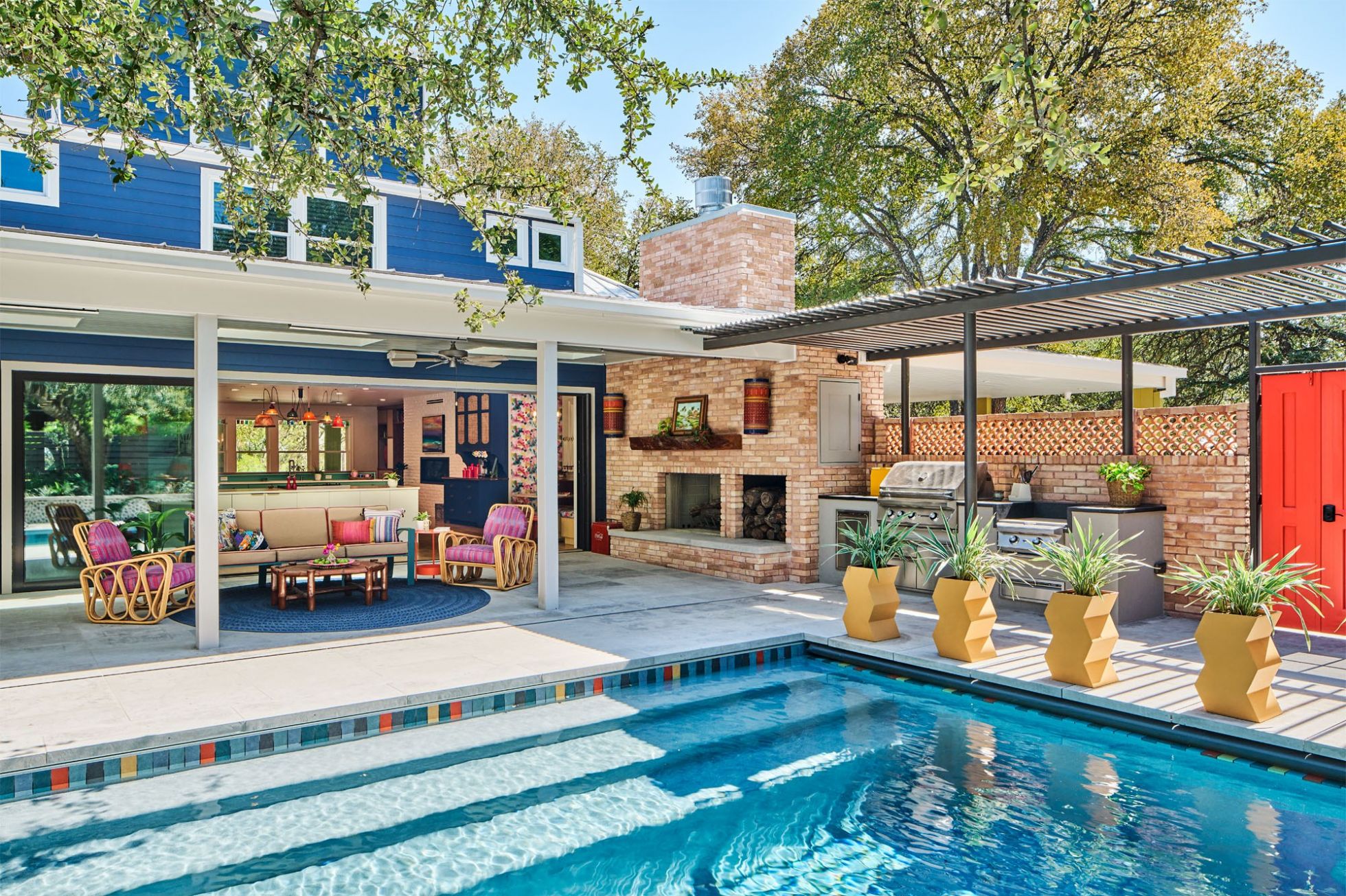 Pool wide interior